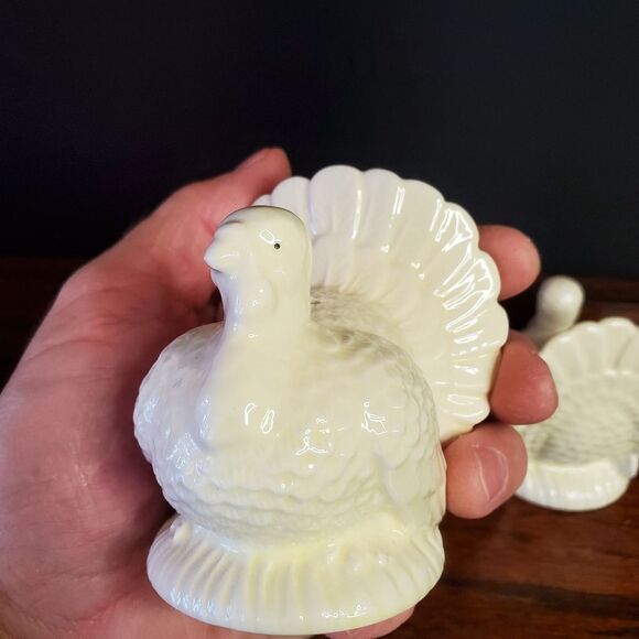 Turkey Thanksgiving Salt and Pepper Shakers - Picture 3 of 8